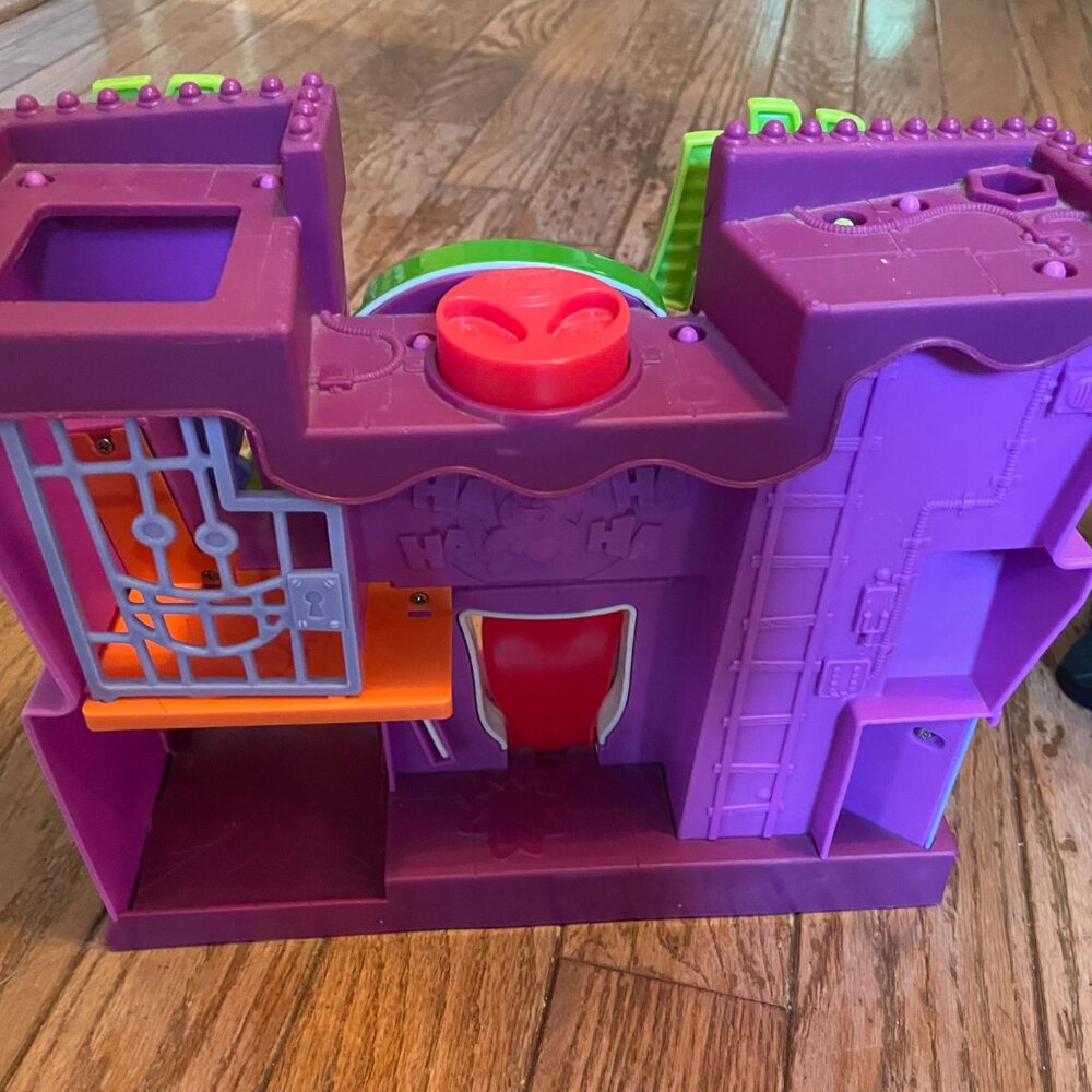 Fisher Price DC Comics Imaginext Playsets 2007 Batcave & 2009 Jokers Fun House - Picture 3 of 6